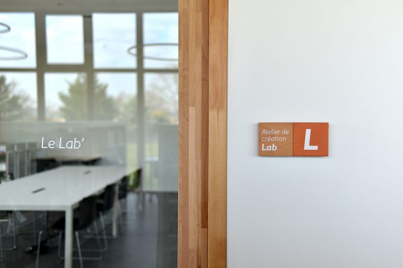 Signalétique pour la Maison de la culture de Colombier-Saugnieu